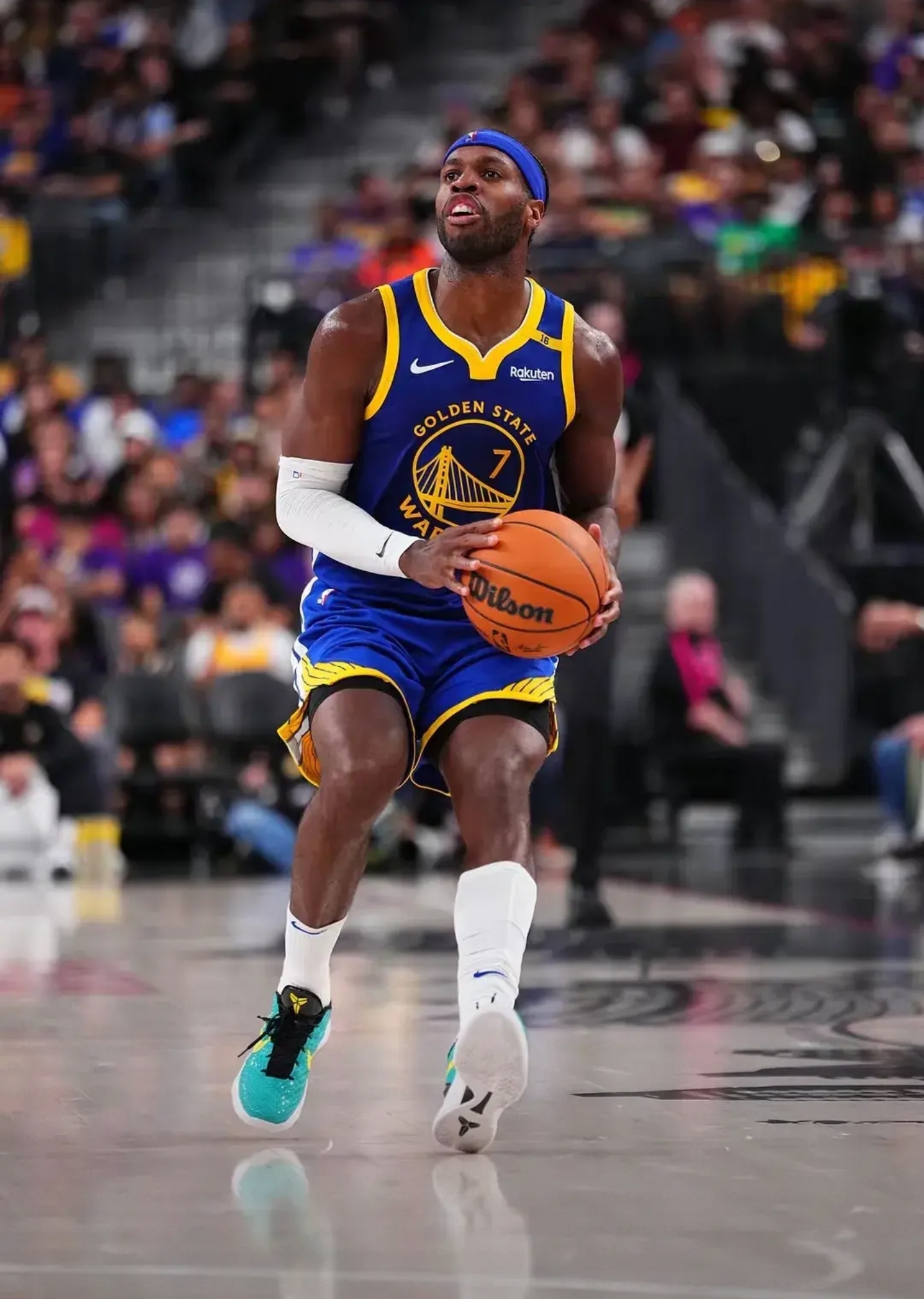 勇士继续主场作战，击败灰熊，保持不败战绩(勇士对战灰熊谁赢了)