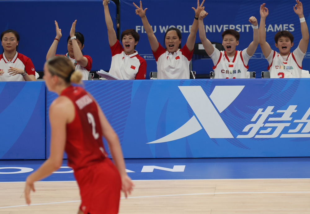 od体育新闻-波兰运动员获得篮球比赛银牌