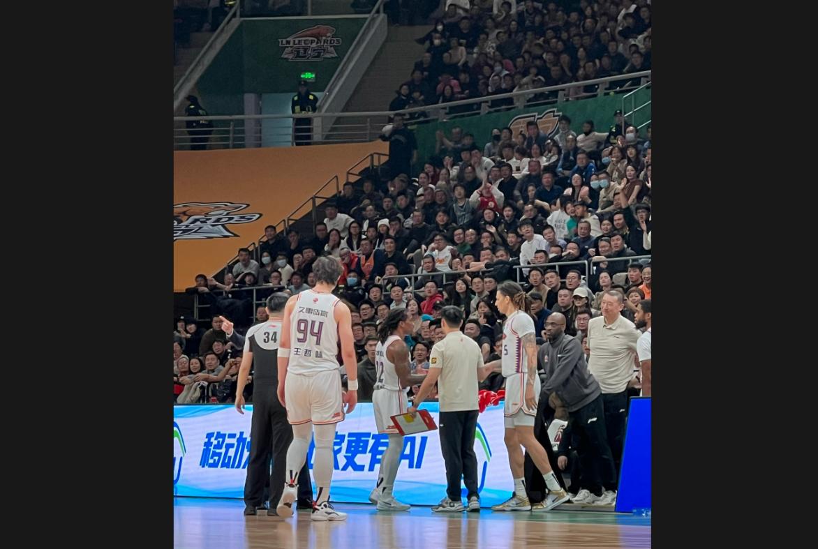 上海队全场碾压全国篮球锦标赛,如同剧本杀再现,绝杀的简单介绍 上海队全场碾压全国篮球锦标赛,如同剧本杀再现,绝杀的简单介绍