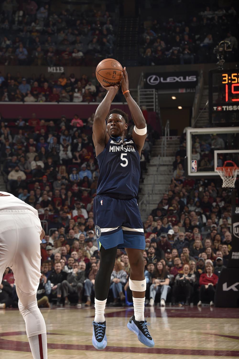 骑士联手逆转,横扫森林狼取胜 骑士联手逆转,横扫森林狼取胜