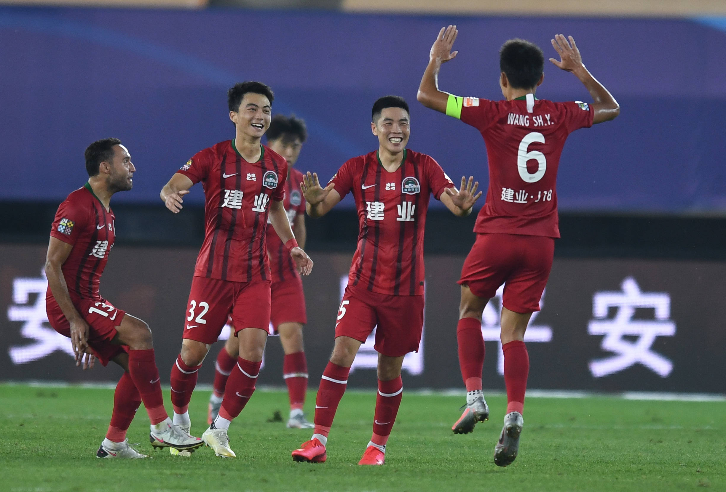 od体育投注-包含上港胜负建业，中超冠军竞争愈发激烈的词条