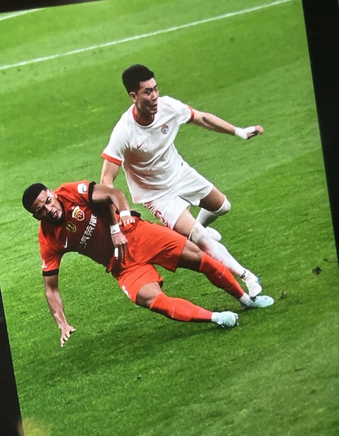 上港客场挑战恒大,实力碰撞 上港客场挑战恒大,实力碰撞