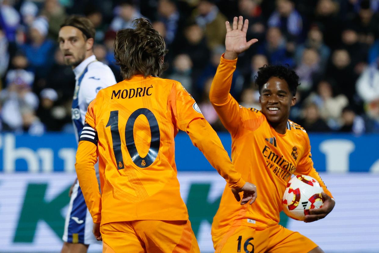 包含西班牙篮球联赛季后赛打响,皇马大胜进入半决赛的词条 包含西班牙篮球联赛季后赛打响,皇马大胜进入半决赛的词条