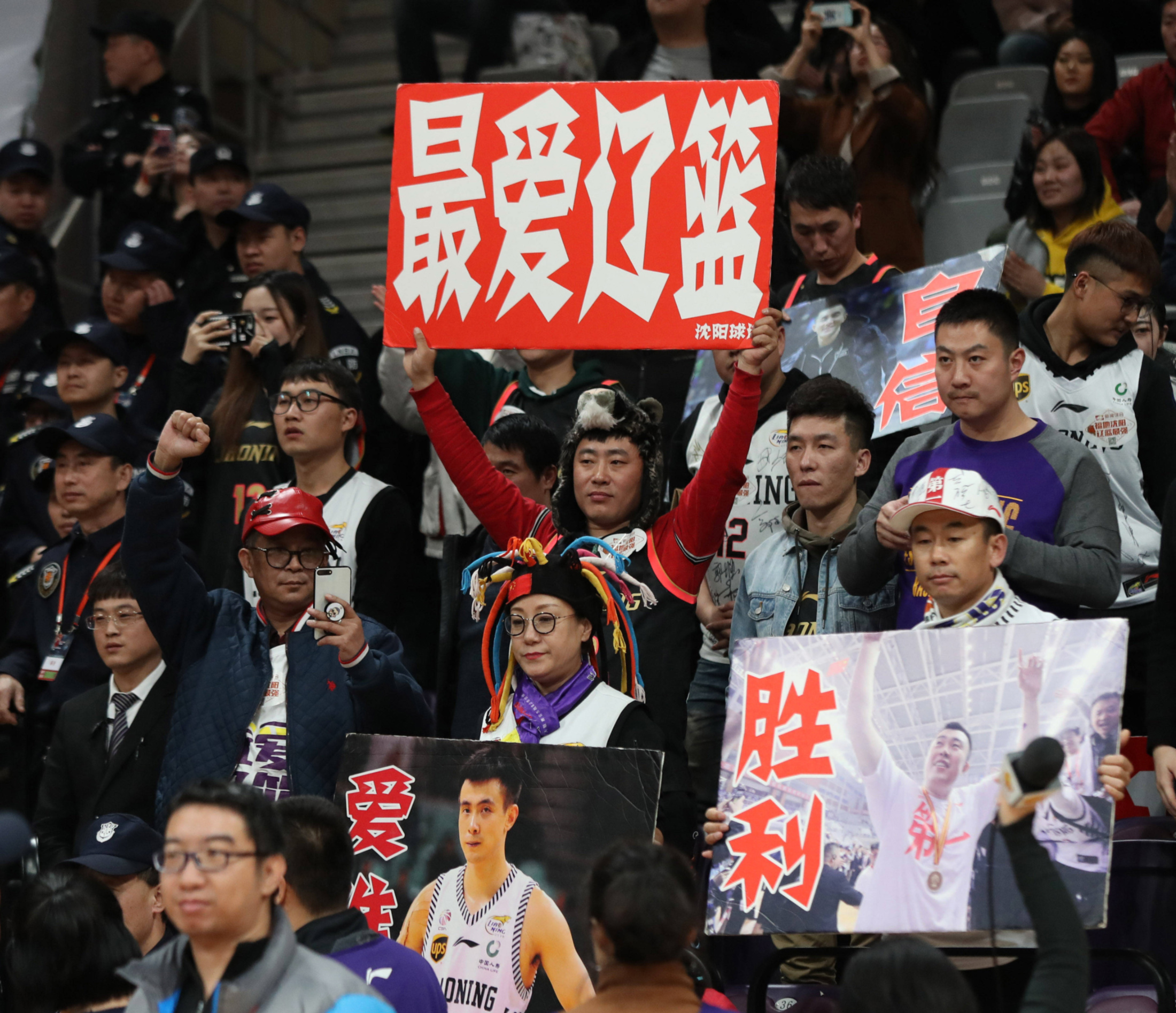 od体育网站入口-包含深圳人足对手大连足球，全力以赴争夺胜利的词条