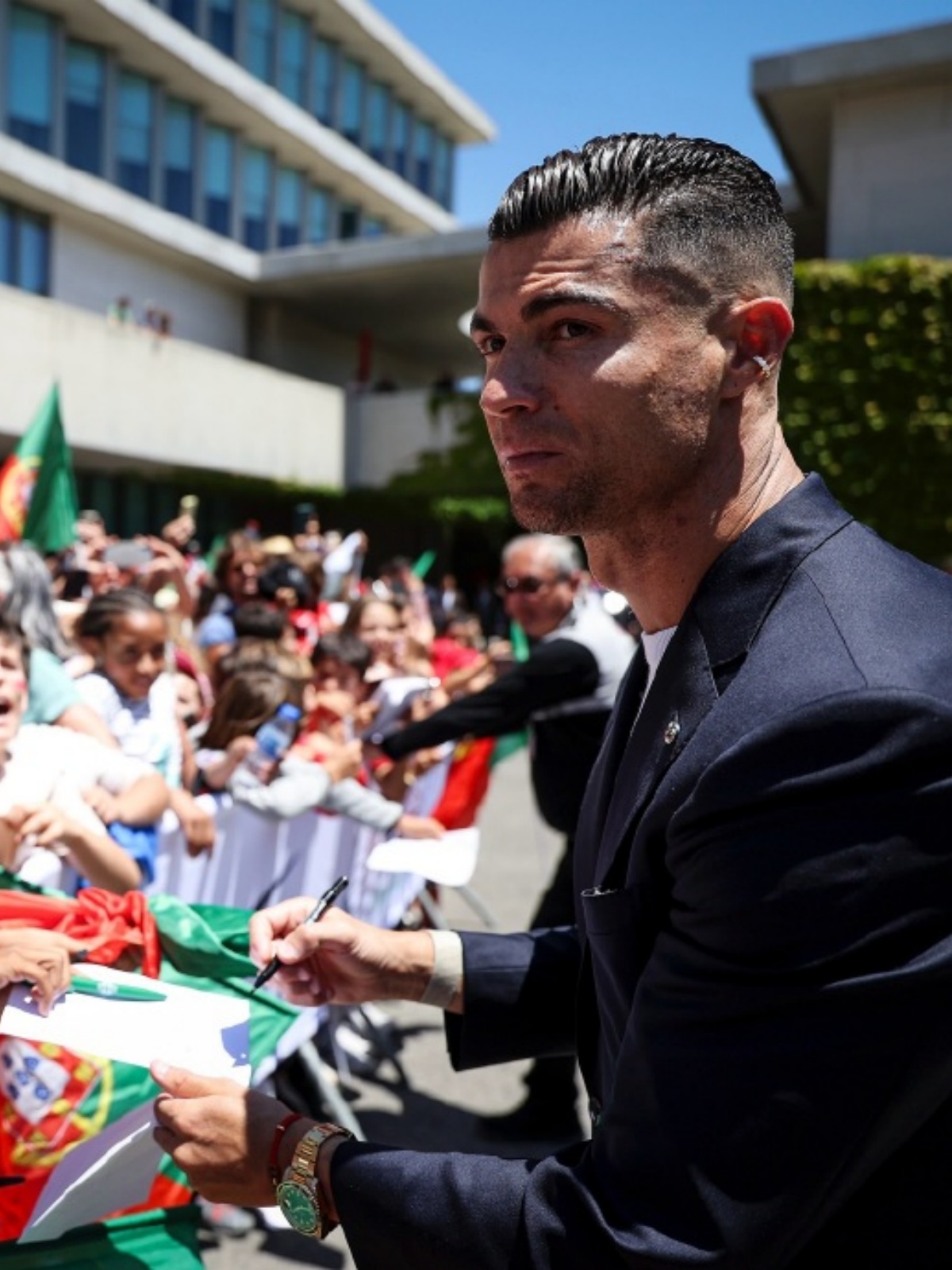 足球界的巨星们即将迎来新的挑战 足球界的巨星们即将迎来新的挑战