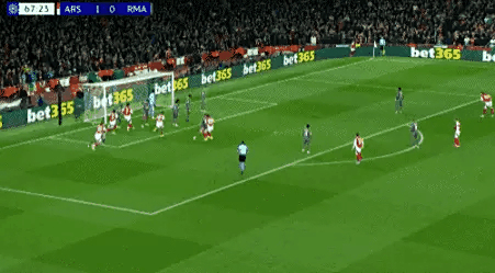 od体育app-足球赛场上豪华对抗，球员展现实力的简单介绍