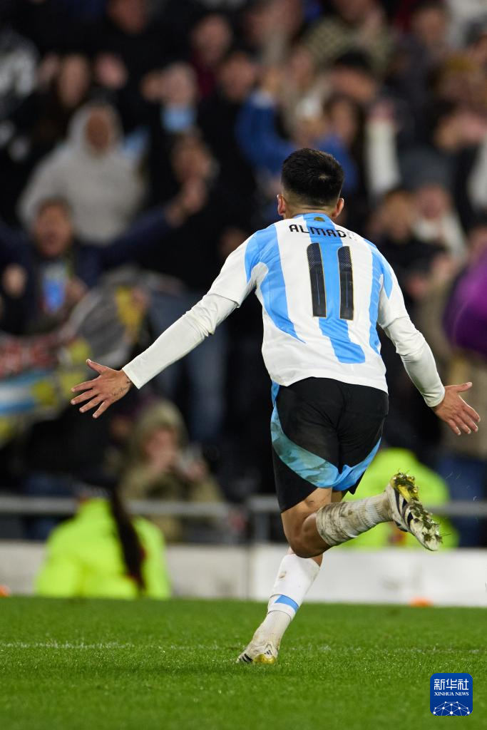 关于哥伦比亚队主场告负，主帅面临考验的信息