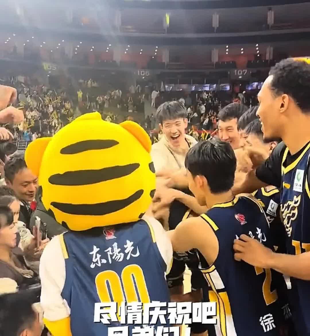 包含精彩对抗中球员们展现出色表现,为球迷带来惊喜的词条 包含精彩对抗中球员们展现出色表现,为球迷带来惊喜的词条