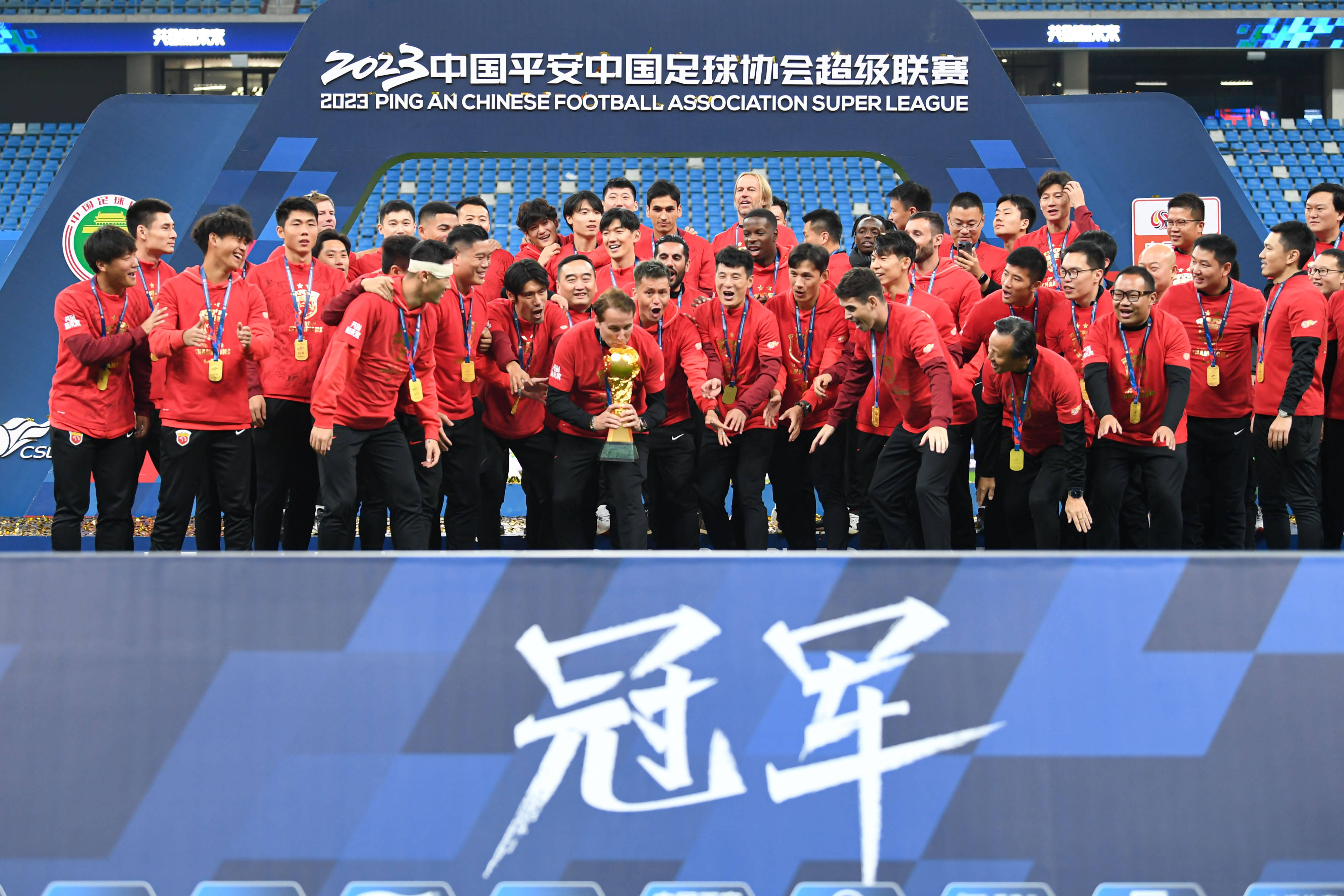 上海上港队员士气高涨,备战成功 上海上港队员士气高涨,备战成功