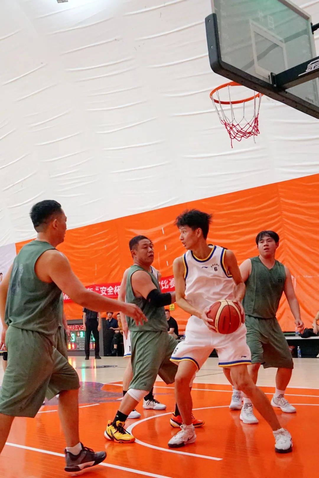 激烈又刺激的篮球大战即将上演 激烈又刺激的篮球大战即将上演