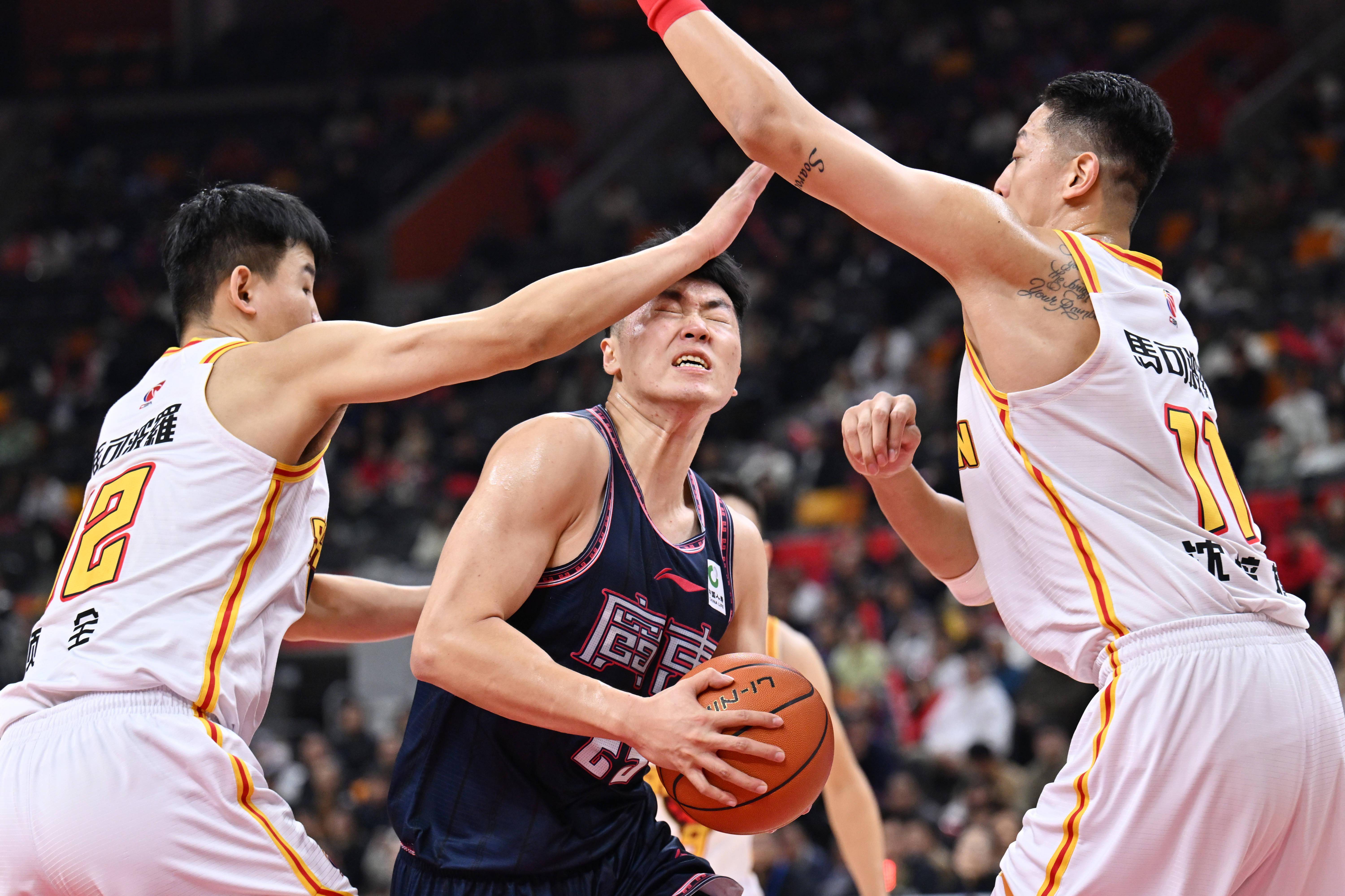 广东队在主场大胜深圳队,连胜加码 广东队在主场大胜深圳队,连胜加码