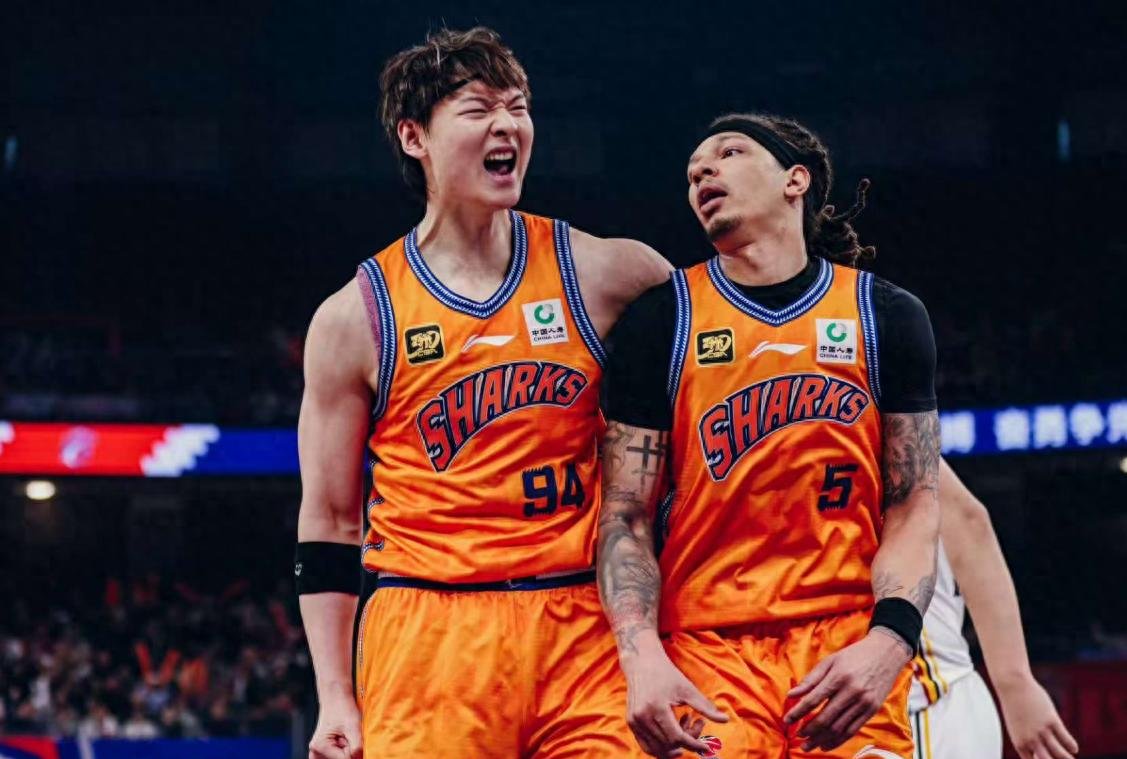 上海队员表现出色,为球队争取胜利的简单介绍 上海队员表现出色,为球队争取胜利的简单介绍