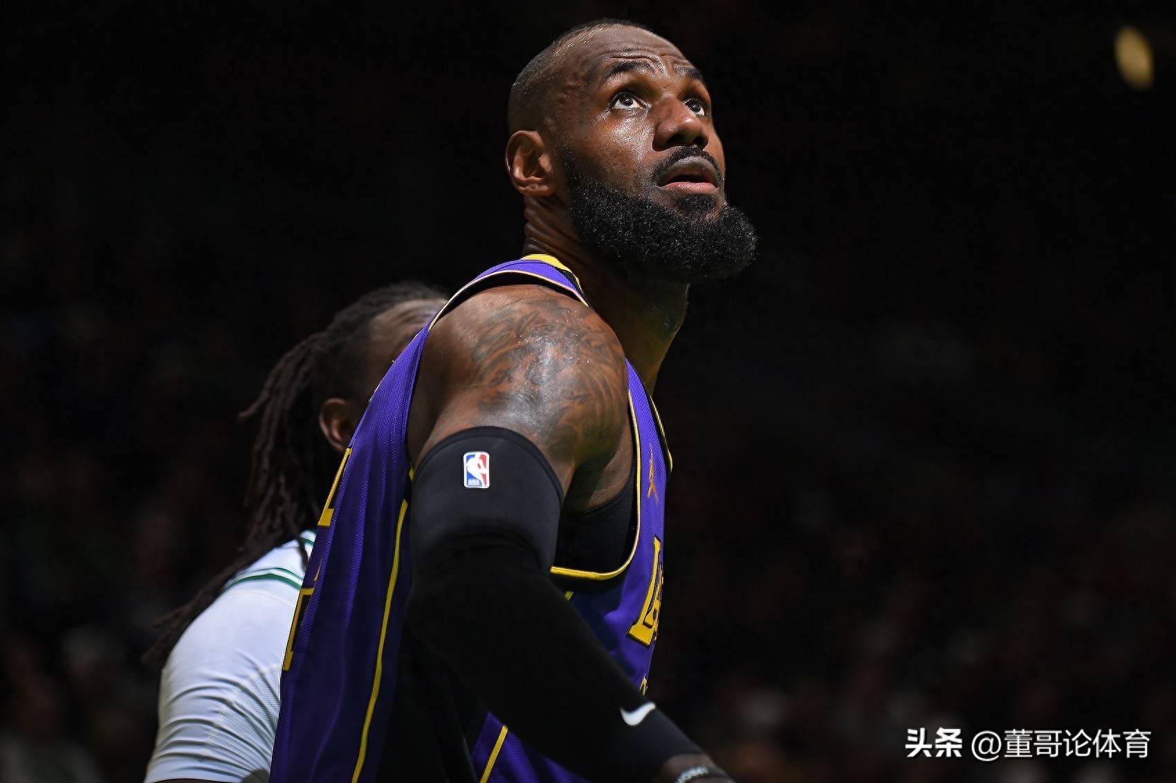 湖人主场惜败绿军,遗憾输球 湖人主场惜败绿军,遗憾输球