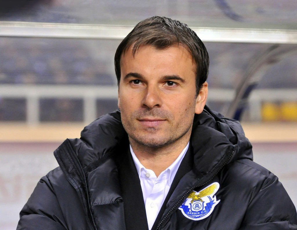 阿尔滨球迷热切期待下次比赛,扬眉吐气 阿尔滨球迷热切期待下次比赛,扬眉吐气