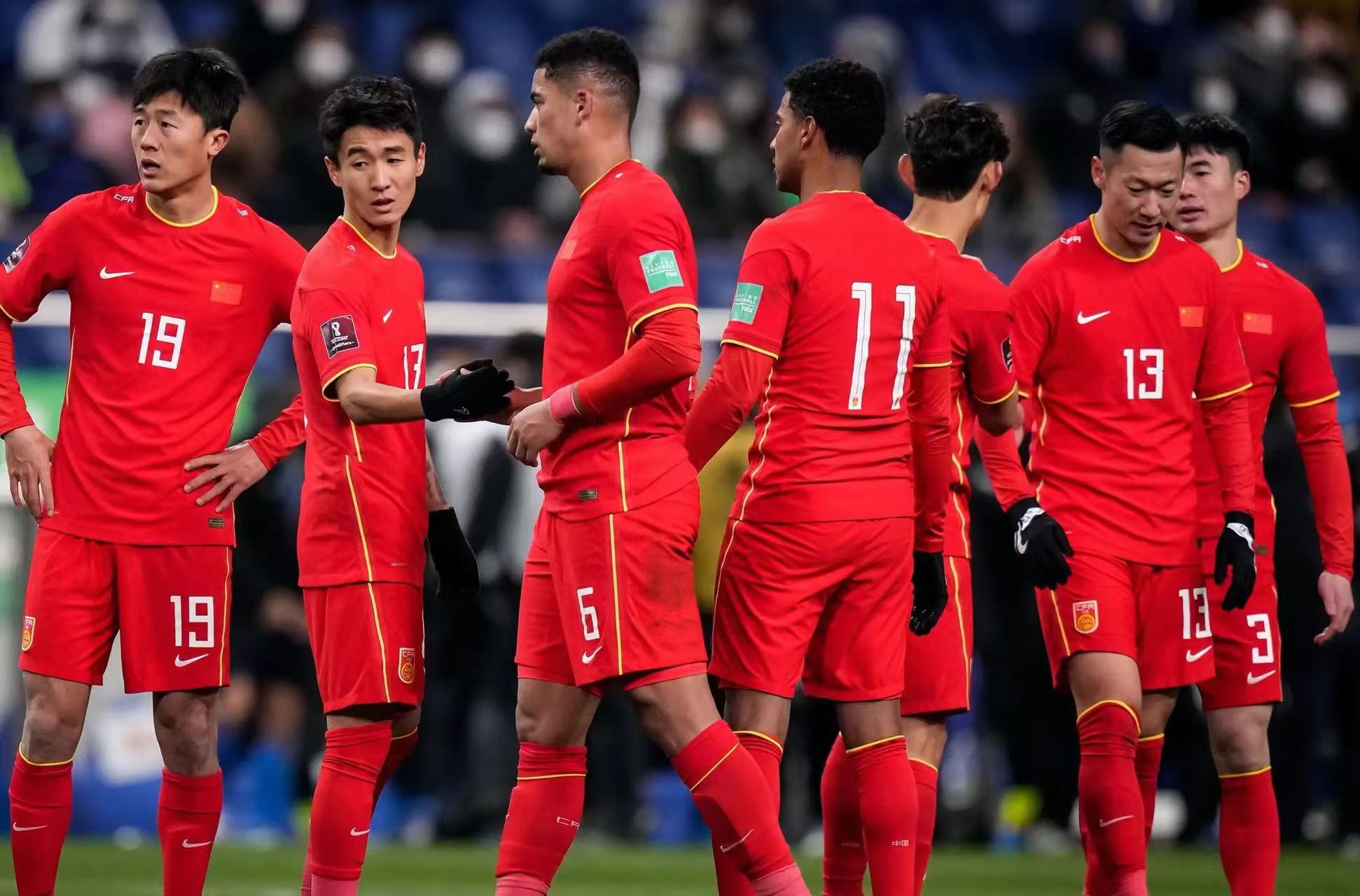 引人注目!足球比赛将在今晚上演精彩对决 引人注目!足球比赛将在今晚上演精彩对决