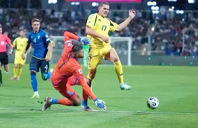 瑞典队在欧洲杯赛场上努力拼搏 瑞典队在欧洲杯赛场上努力拼搏