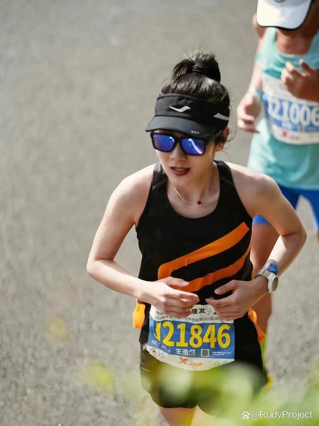 选手肆意挥洒激情,夺魁之路的简单介绍 选手肆意挥洒激情,夺魁之路的简单介绍