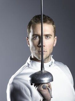 od体育注册-秘鲁击剑选手姿态优雅，另类夺奖